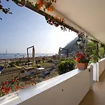La Caravella Di - Relais, & Residences Apartmanhotel Positano