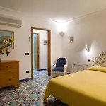 La Caravella Di - Relais, & Residences Apart Otel Positano