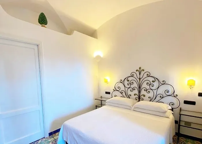 La Caravella Di - Relais, & Residences Apartmanhotel Positano